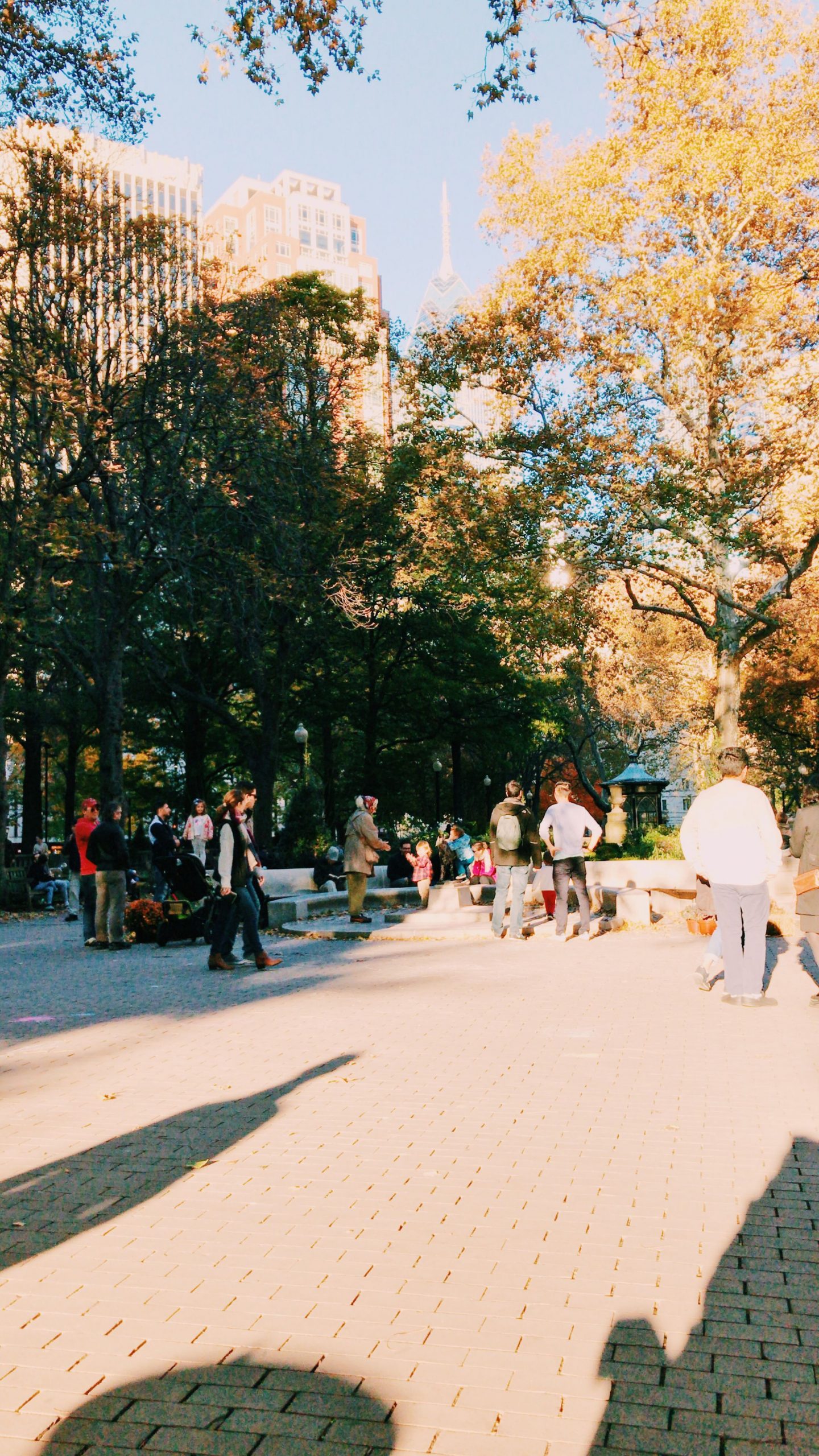 Rittenhouse square Philadelphia - picnic & people watch